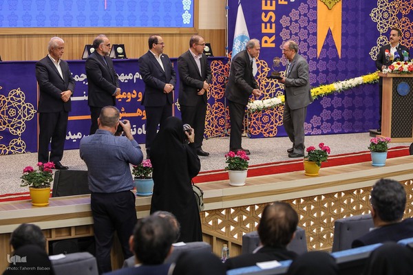 سی و دومین جشنواره پژوهش و فناوری دانشگاه تهران