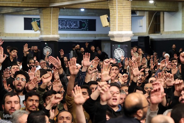 اولین شب مراسم عزاداری حضرت فاطمه‌زهرا سلام‌الله‌علیها در حسینیه امام خمینی(ره)