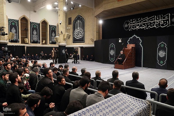 اولین شب مراسم عزاداری حضرت فاطمه‌زهرا سلام‌الله‌علیها در حسینیه امام خمینی(ره)