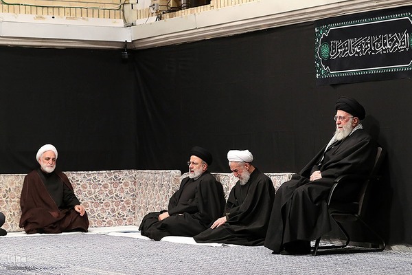 اولین شب مراسم عزاداری حضرت فاطمه‌زهرا سلام‌الله‌علیها در حسینیه امام خمینی(ره)