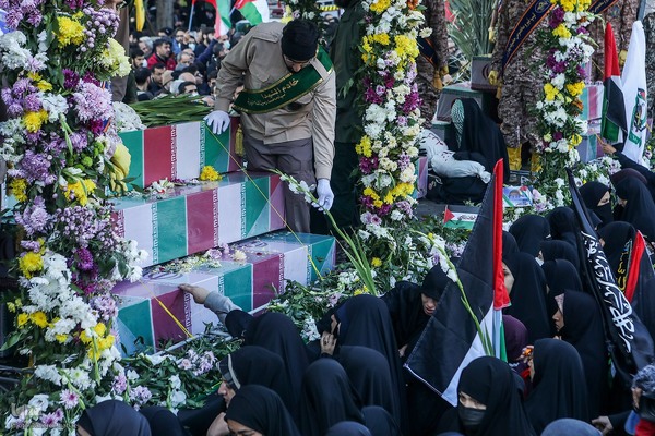 تشییع 280 شهید گمنام همزمان با سالروز شهادت حضرت زهرا در کشور