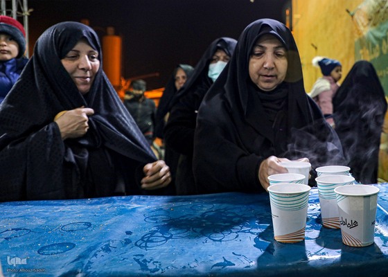 مهمان عزاي حضرت مادر بر سفره كريم بن كريم