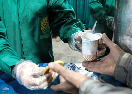 مهمان عزاي حضرت مادر بر سفره كريم بن كريم