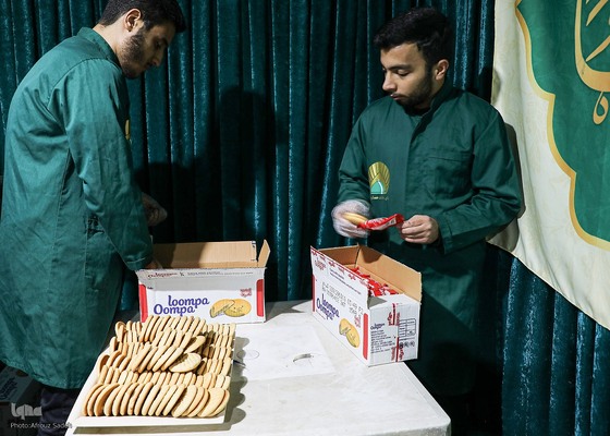 مهمان عزاي حضرت مادر بر سفره كريم بن كريم