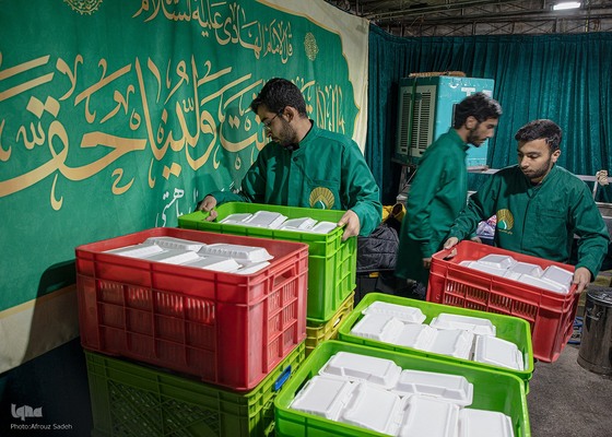 مهمان عزاي حضرت مادر بر سفره كريم بن كريم