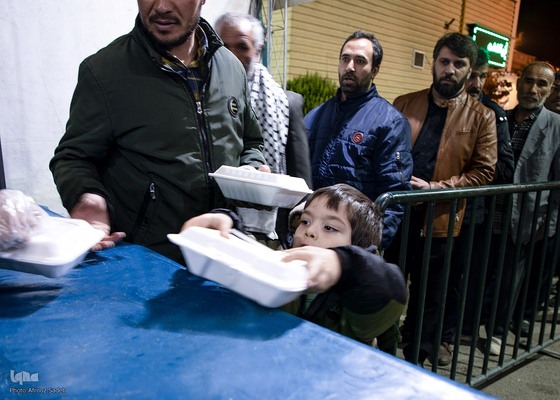 مهمان عزاي حضرت مادر بر سفره كريم بن كريم