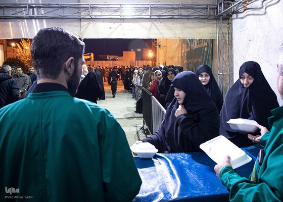 مهمان عزاي حضرت مادر بر سفره كريم بن كريم