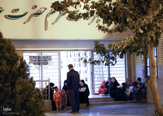 مهمان عزاي حضرت مادر بر سفره كريم بن كريم