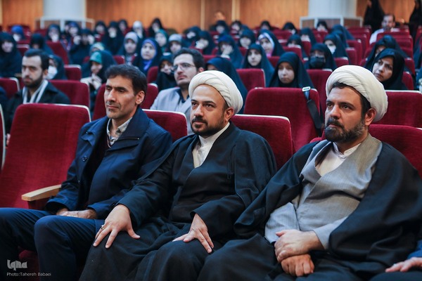 مراسم بزرگداشت هفته پژوهش در دانشگاه قرآن و حدیث