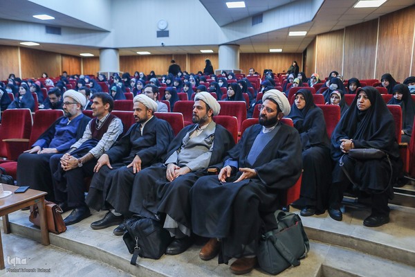 مراسم بزرگداشت هفته پژوهش در دانشگاه قرآن و حدیث