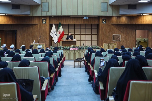 مراسم بزرگداشت هفته پژوهش در دانشگاه قرآن و حدیث