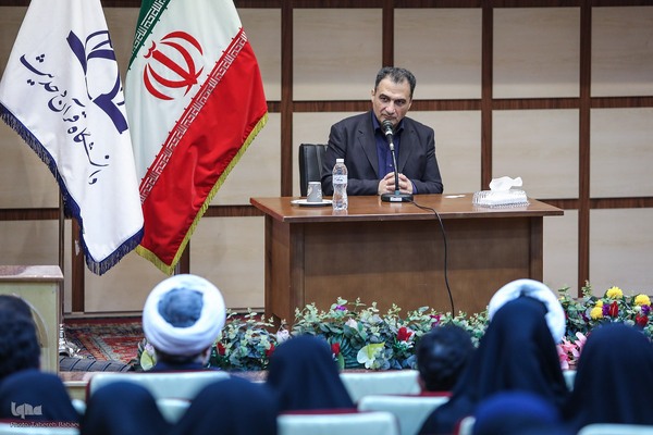 مراسم بزرگداشت هفته پژوهش در دانشگاه قرآن و حدیث