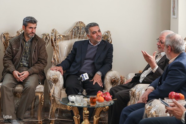 دیدار جامعه قرآنی با خانواده شهید مدافع حرم محسن فرامرزی