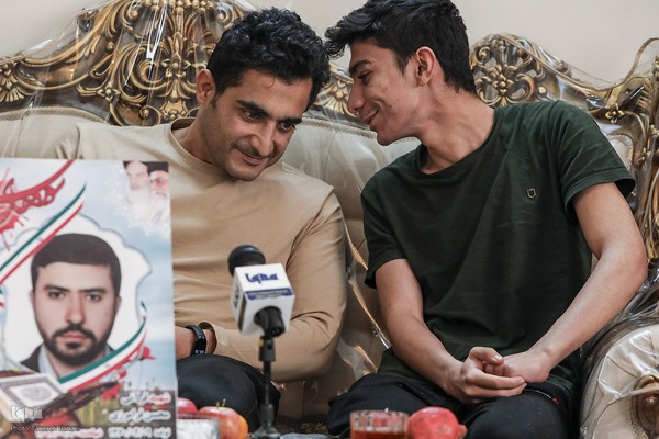 دیدار جامعه قرآنی با خانواده شهید مدافع حرم محسن فرامرزی