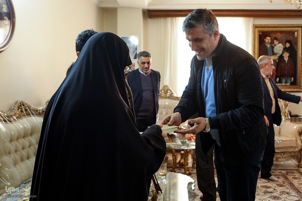 دیدار جامعه قرآنی با خانواده شهید مدافع حرم محسن فرامرزی