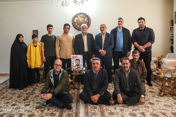 دیدار جامعه قرآنی با خانواده شهید مدافع حرم محسن فرامرزی