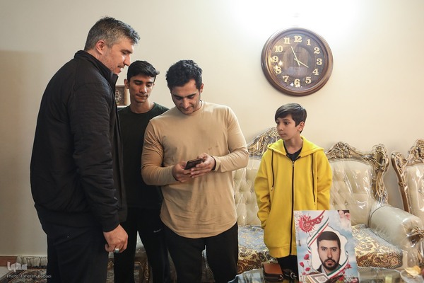 دیدار جامعه قرآنی با خانواده شهید مدافع حرم محسن فرامرزی