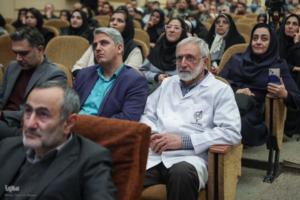 مراسم رونمایی از نماهنگ سعید ایران و کتاب پدر رویان