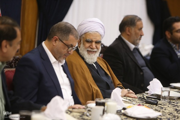 آیت‌الله محمدحسن اختری در مراسم شعر خوانی شاعران بین المللی حوزه مقاومت