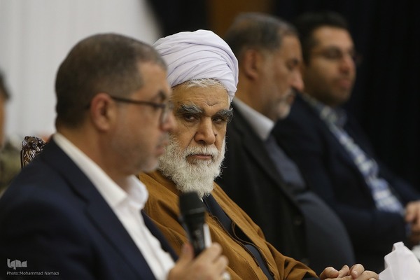 آیت‌الله محمدحسن اختری در مراسم شعر خوانی شاعران بین المللی حوزه مقاومت