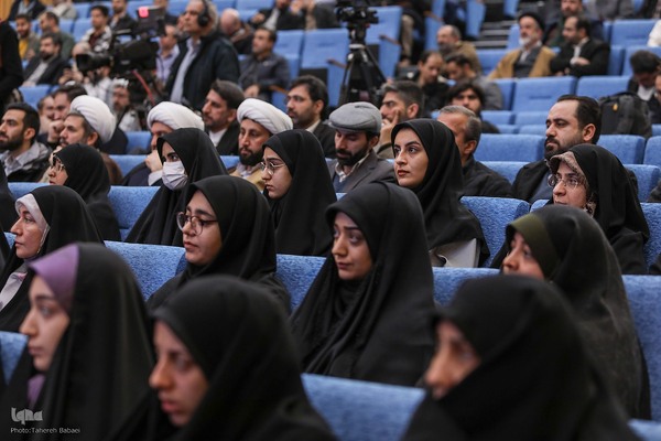 آیین رونمایی از مجموعه ۴۰ جلدی «ره‌نامه»