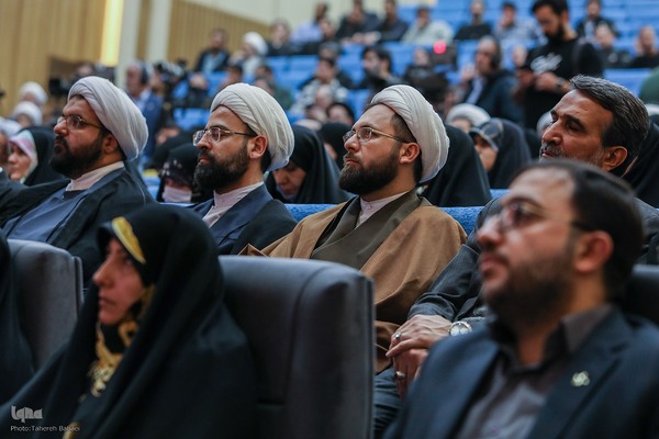 آیین رونمایی از مجموعه ۴۰ جلدی «ره‌نامه»