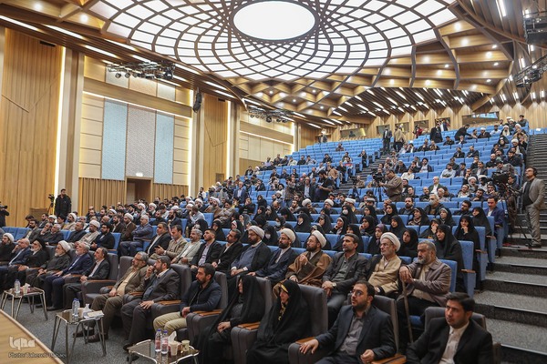 آیین رونمایی از مجموعه ۴۰ جلدی «ره‌نامه»