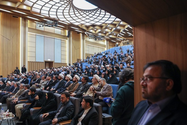 آیین رونمایی از مجموعه ۴۰ جلدی «ره‌نامه»