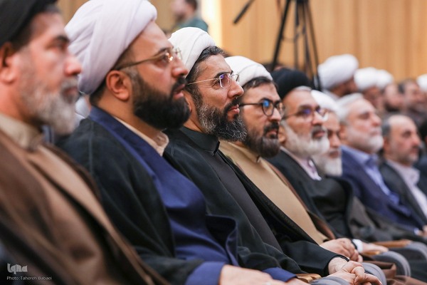 آیین رونمایی از مجموعه ۴۰ جلدی «ره‌نامه»