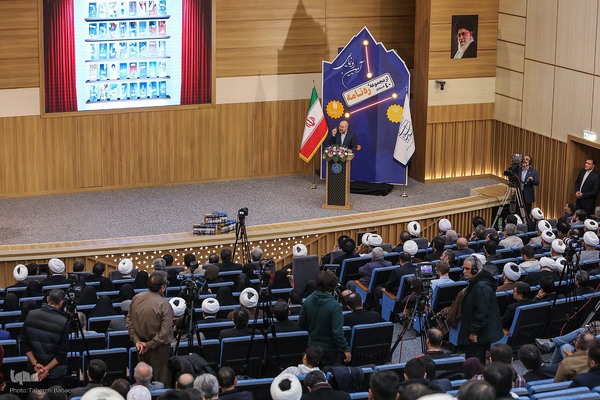 آیین رونمایی از مجموعه ۴۰ جلدی «ره‌نامه»