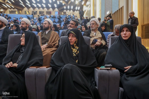 آیین رونمایی از مجموعه ۴۰ جلدی «ره‌نامه»