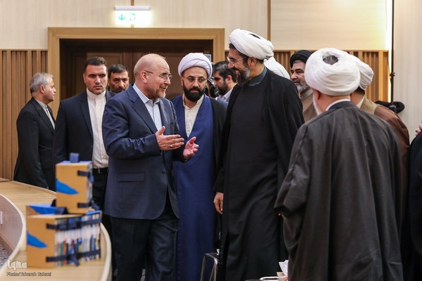 آیین رونمایی از مجموعه ۴۰ جلدی «ره‌نامه»