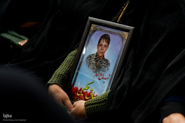 مراسم تکریم از مادران و همسران شهدا