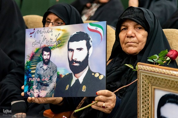 مراسم تکریم از مادران و همسران شهدا