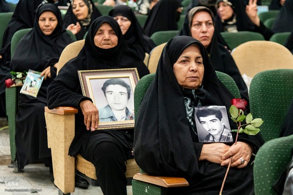 مراسم تکریم از مادران و همسران شهدا