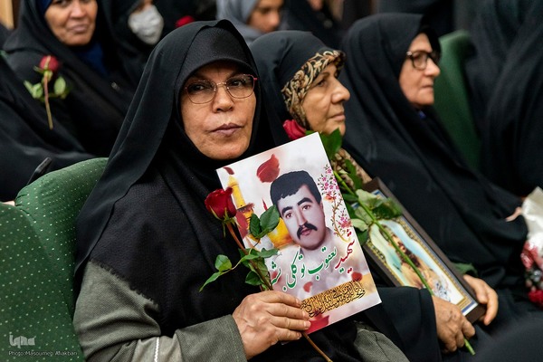 مراسم تکریم از مادران و همسران شهدا