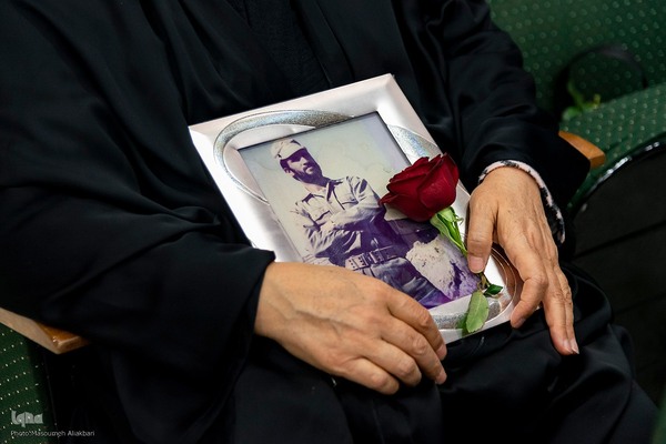 مراسم تکریم از مادران و همسران شهدا