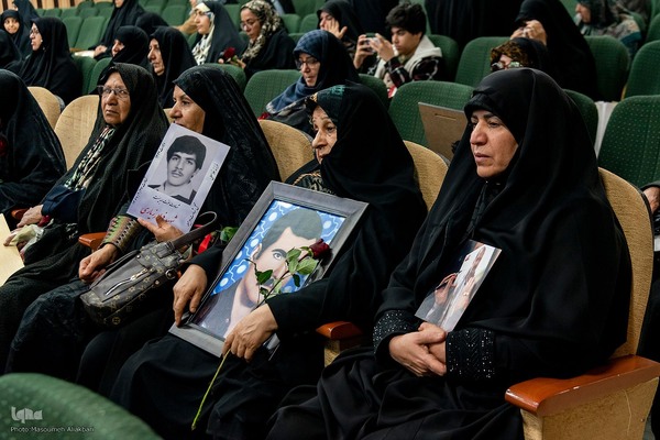 مراسم تکریم از مادران و همسران شهدا