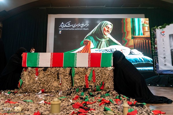 مراسم تکریم از مادران و همسران شهدا