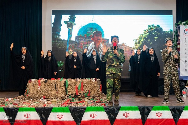 مراسم تکریم از مادران و همسران شهدا