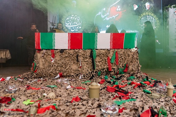 مراسم تکریم از مادران و همسران شهدا