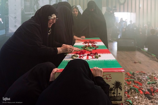 مراسم تکریم از مادران و همسران شهدا