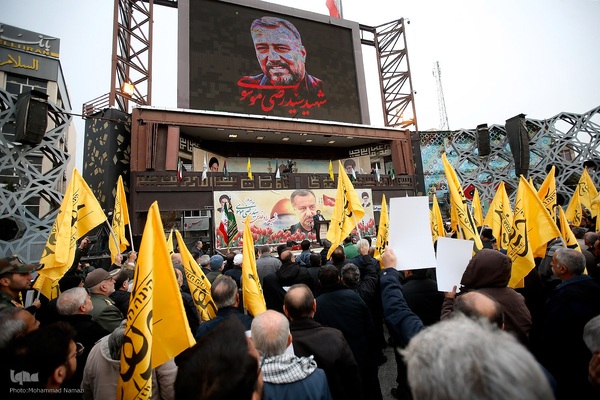 تشییع پیکر شهید سیدرضی در میدان امام حسین(ع)