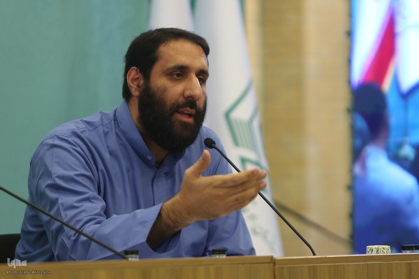 محمدحسین کشکولی در میزگرد تخصصی در روز اول نشست تخصصی استادان، قاریان و حافظان قرآن