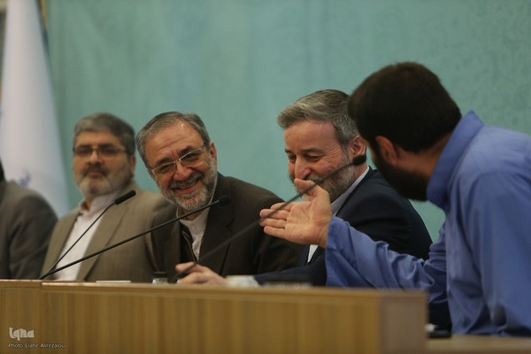 میزگرد تخصصی در روز اول نشست تخصصی استادان، قاریان و حافظان قرآن