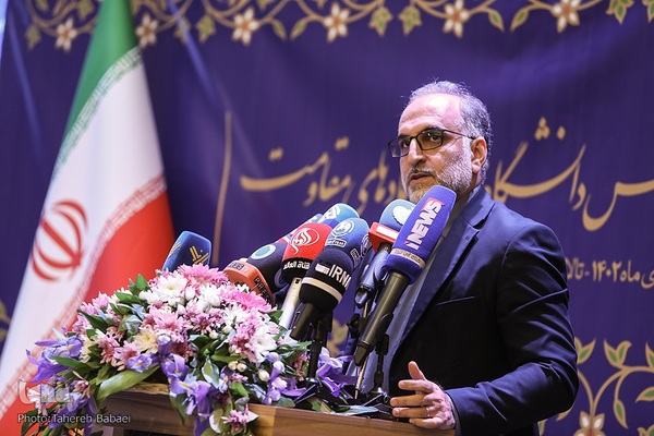 نخستین آیین اعطای تندیس دانشگاه تهران به نمادهای مقاومت