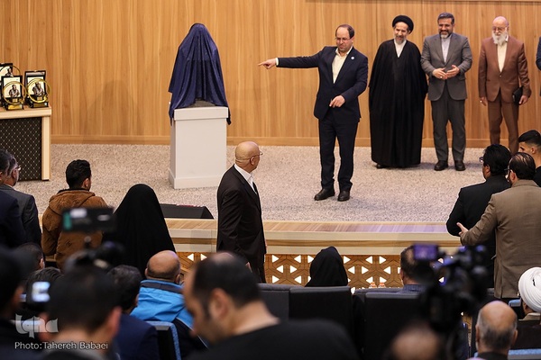 نخستین آیین اعطای تندیس دانشگاه تهران به نمادهای مقاومت