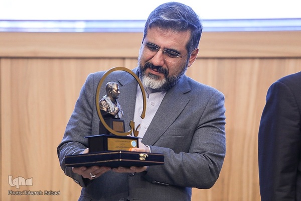 نخستین آیین اعطای تندیس دانشگاه تهران به نمادهای مقاومت