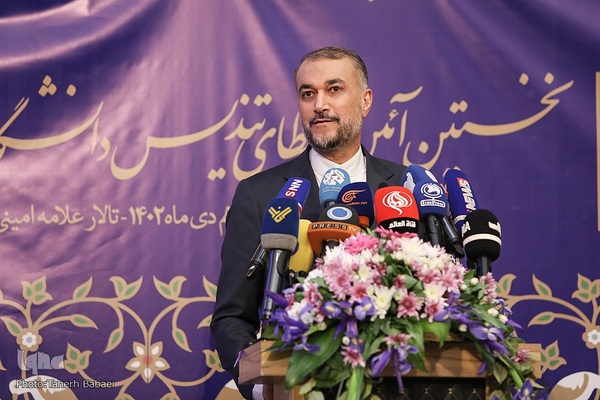 نخستین آیین اعطای تندیس دانشگاه تهران به نمادهای مقاومت