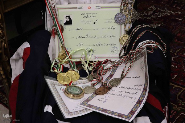 مادرانِ سرزمینم‎ (افسر فرخنه پی)